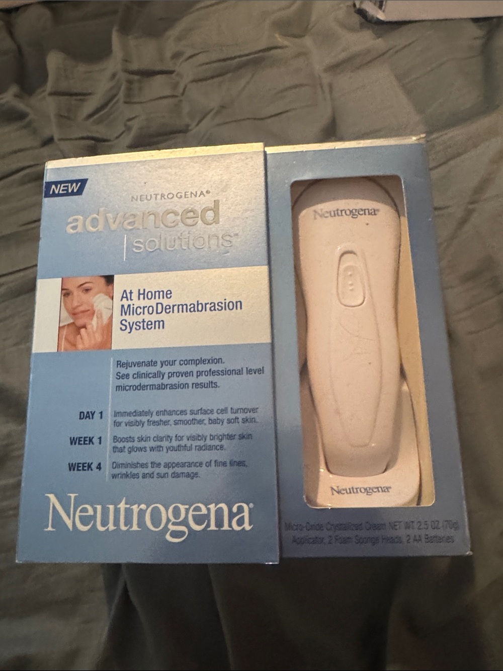 Neutrogena Advanced Solutions At Home MicroDermabrasion System - White